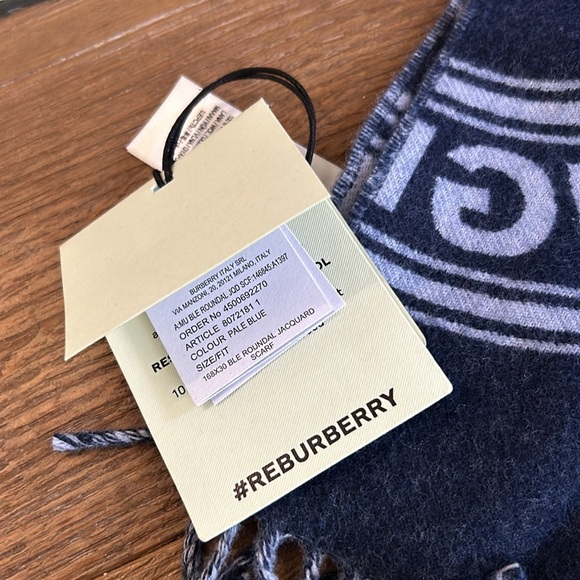 NWT Burberry Scarf - Picture 2 of 3